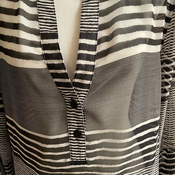 Chico’s pullover resort wear sheer blouse - Picture 2 of 8